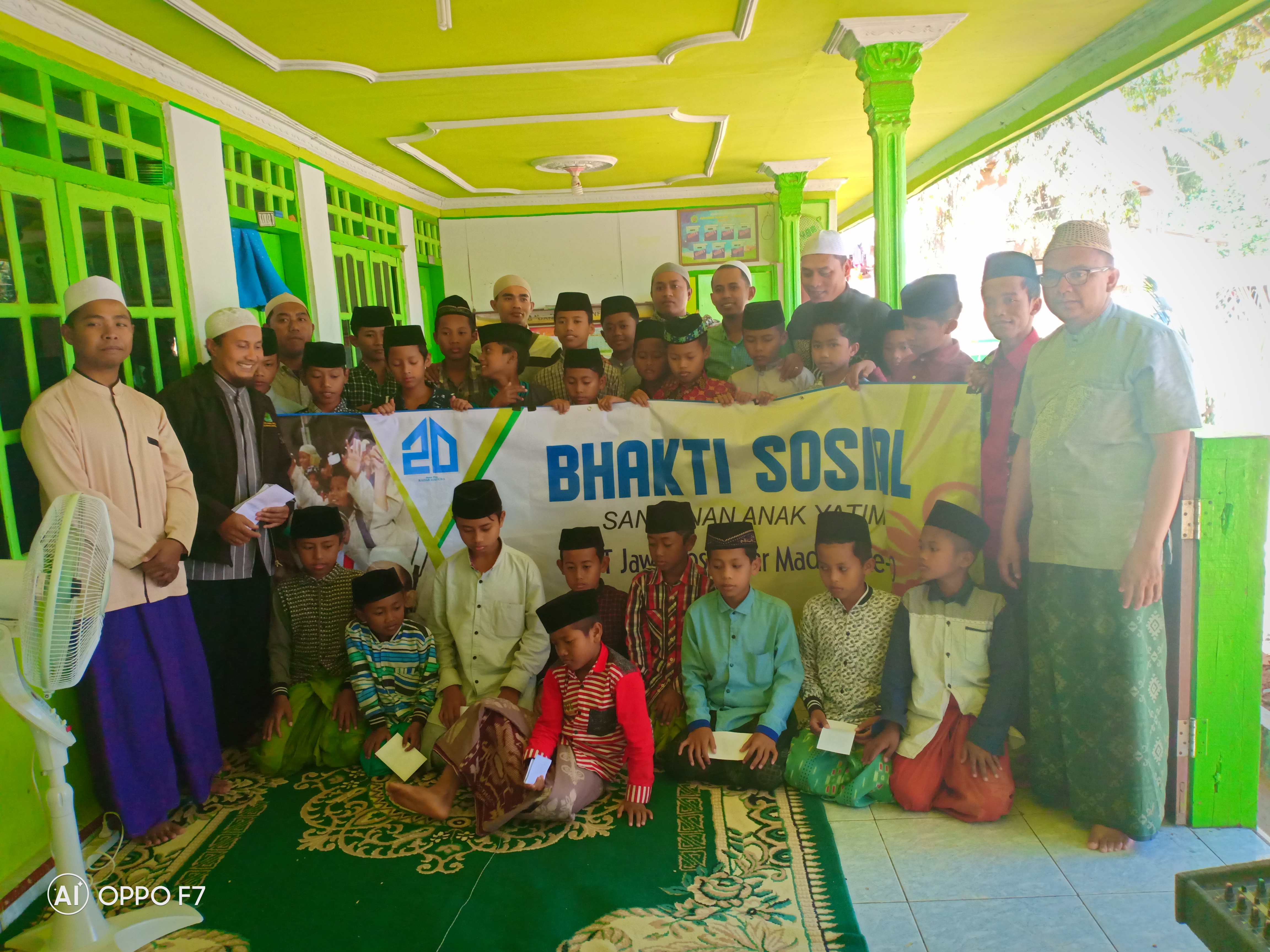 RADAR MADURA SANTUNI ANAK YATIM BANYUANYAR