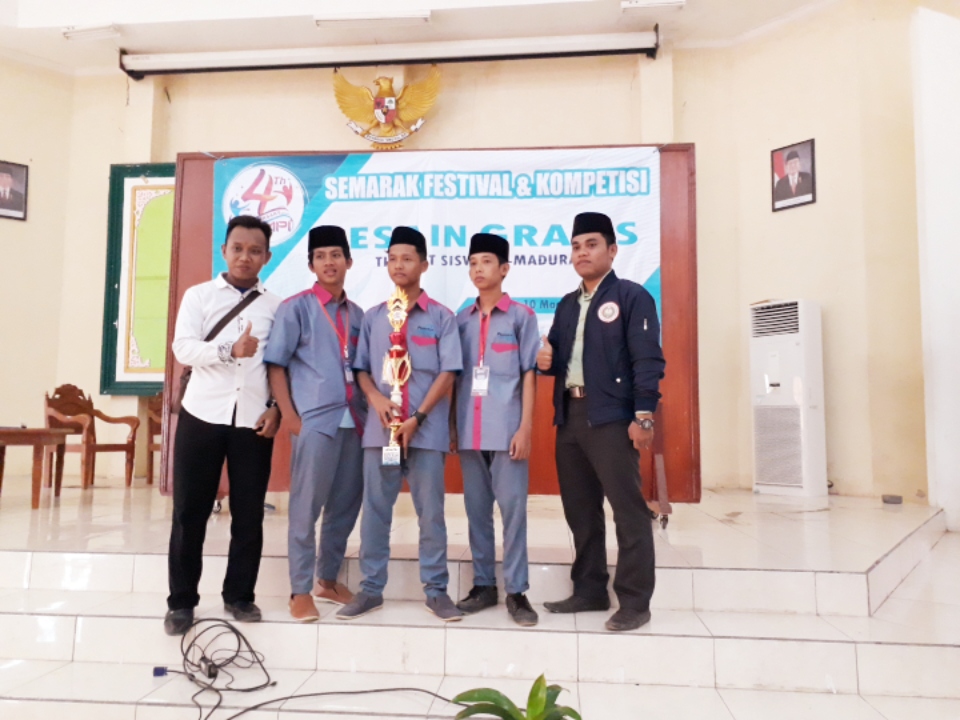 Siswa SMK DUBA Raih Juara I Lomba Desain Grafis Se-Madura