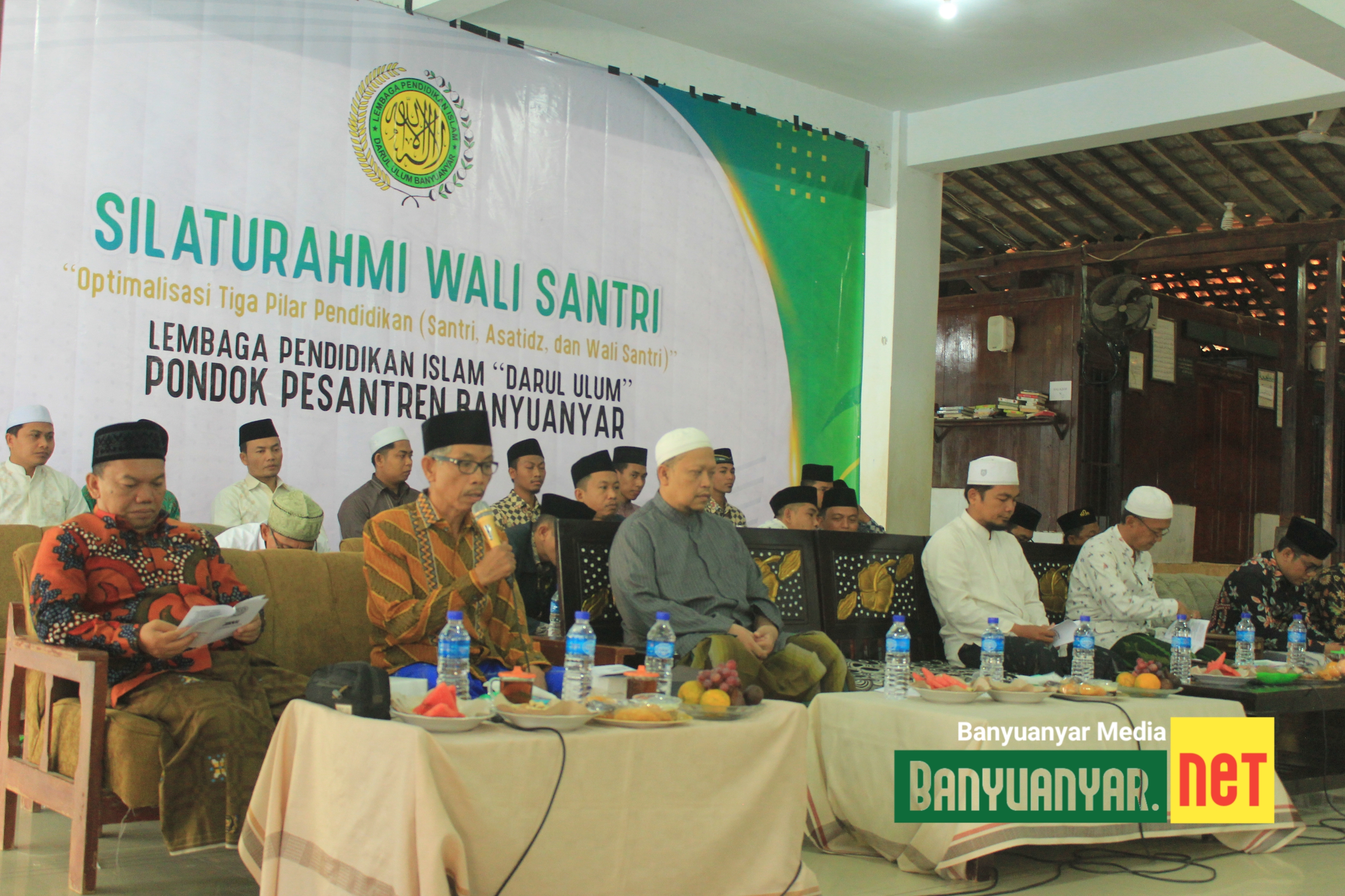 Silaturahmi Wali Santri;  Pengurus Bacakan Tata Tertib dan Program Pesantren.