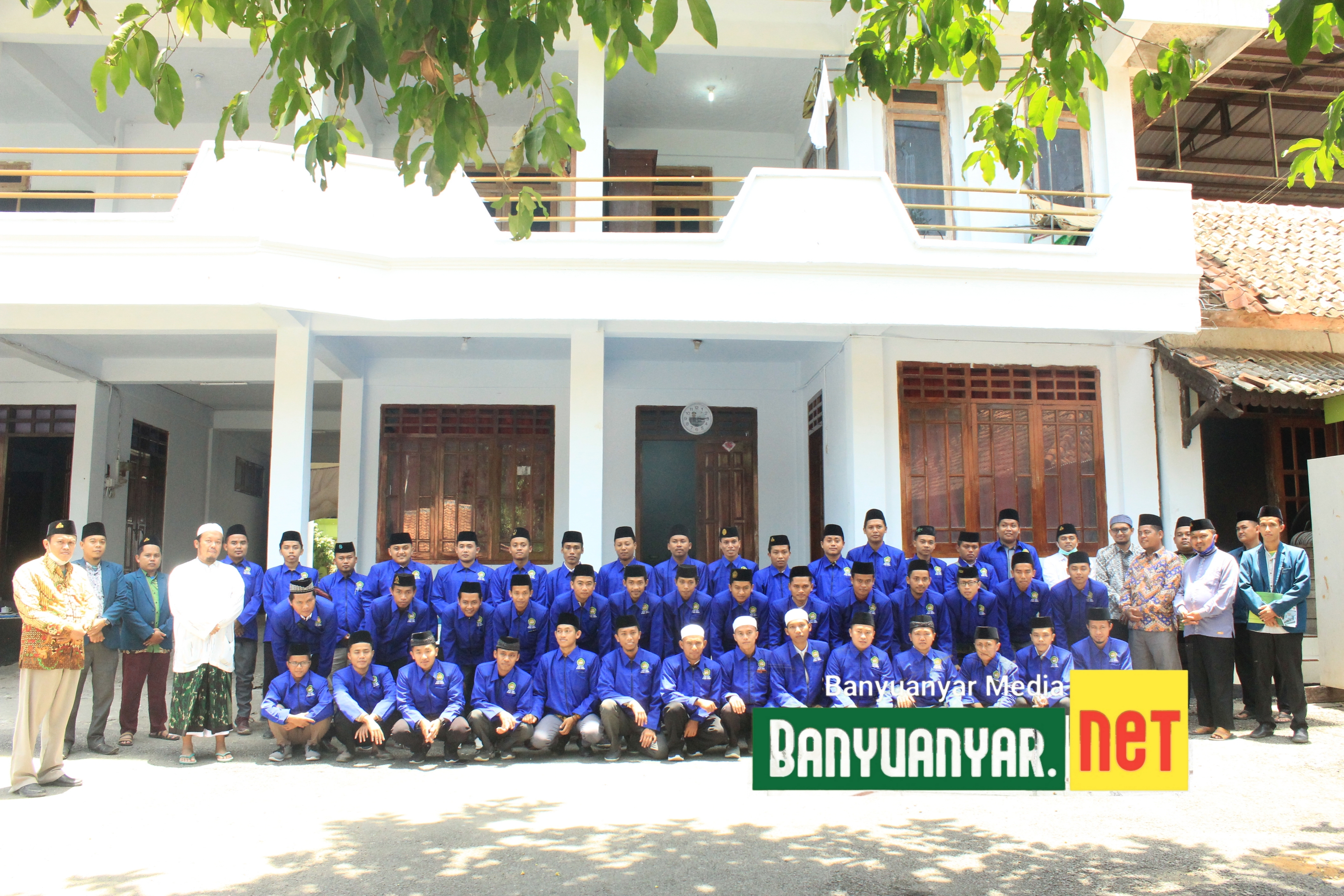 Pengasuh Pondok Pesantren Banyuanyar Lepas Peserta KPM STIBA DUBA 2021