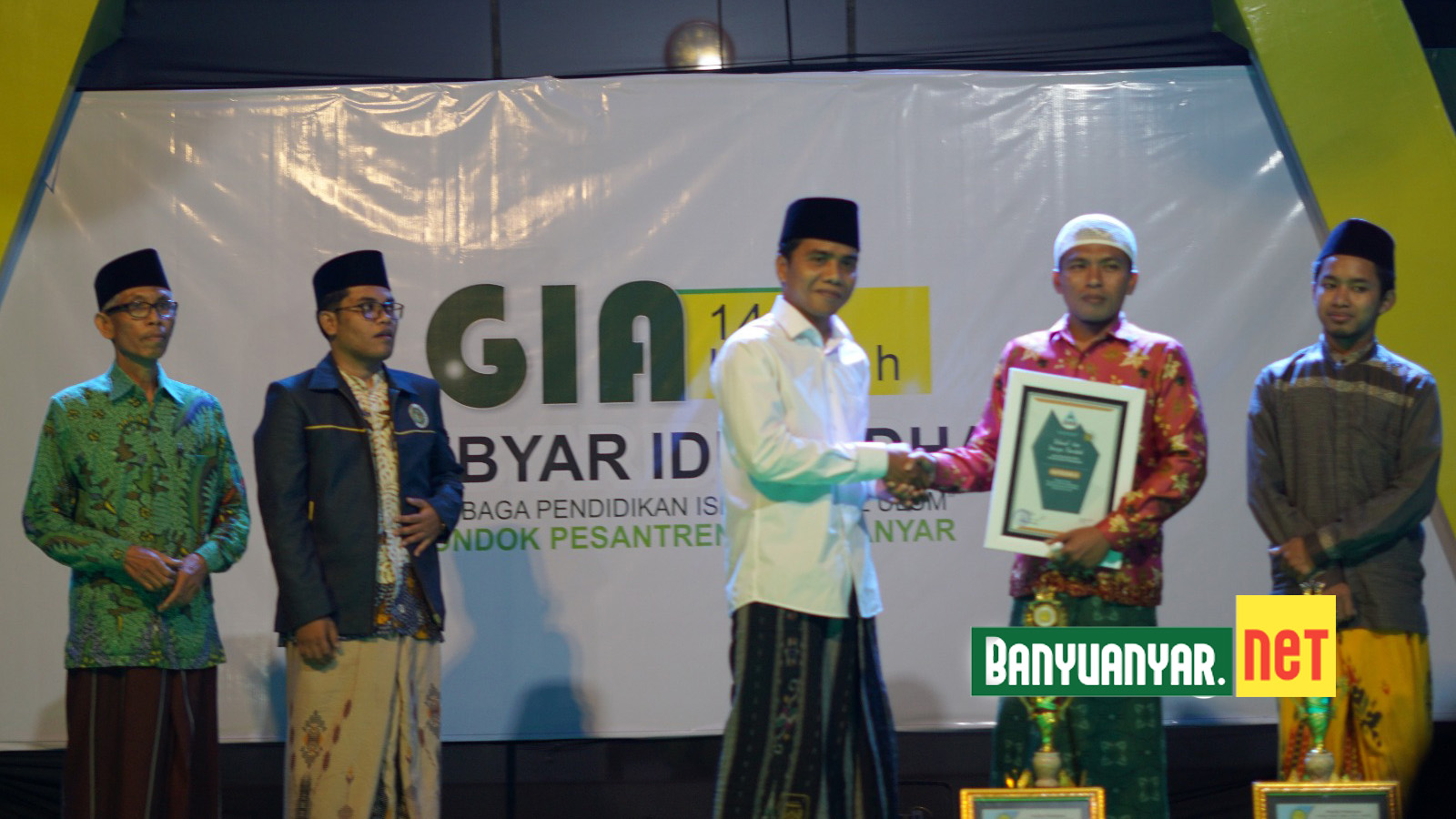 Ketum FKMSB Berikan Penghargaan pada Asrama Pemenang Juaran Umum GIA 1444 H.