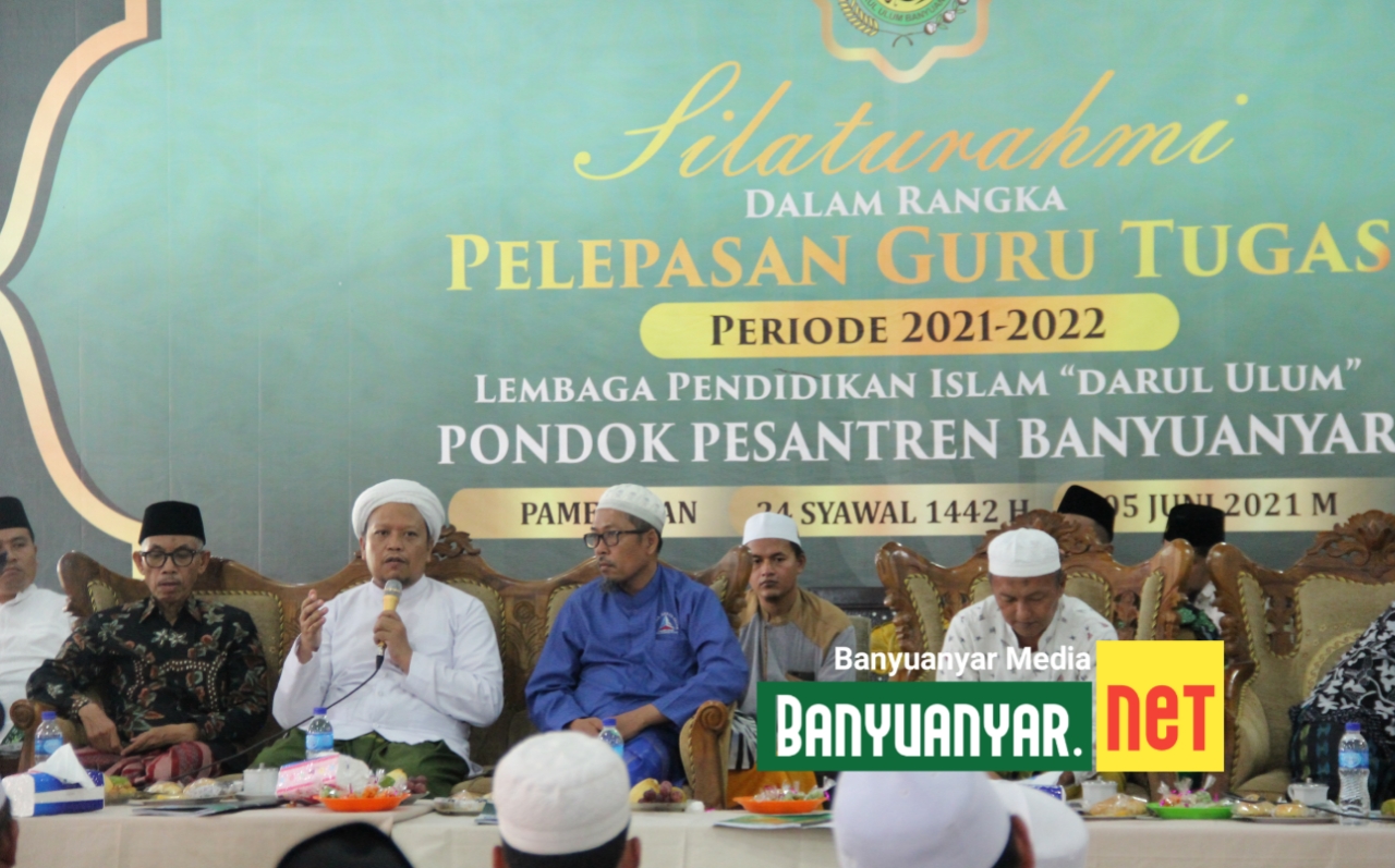 Banyuanyar Berangkatkan Ratusan Guru Tugas ke Berbagai Daerah.