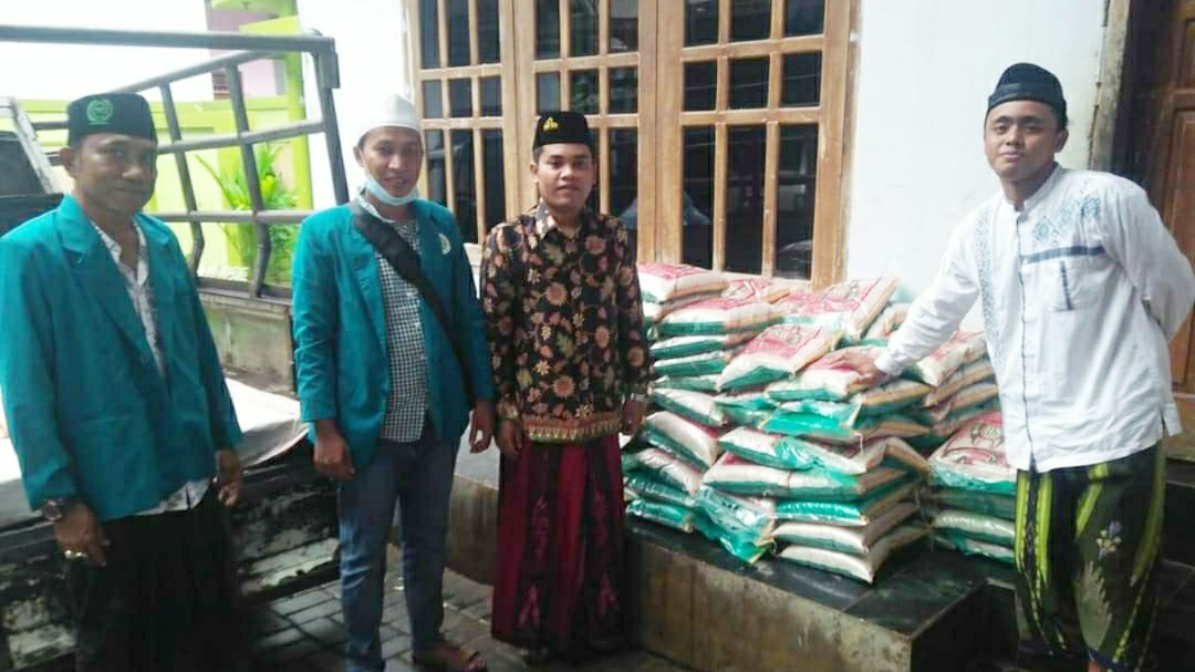 PERADABAN Malaysia Serahkan 100 Sak Beras Kepada Banyuanyar