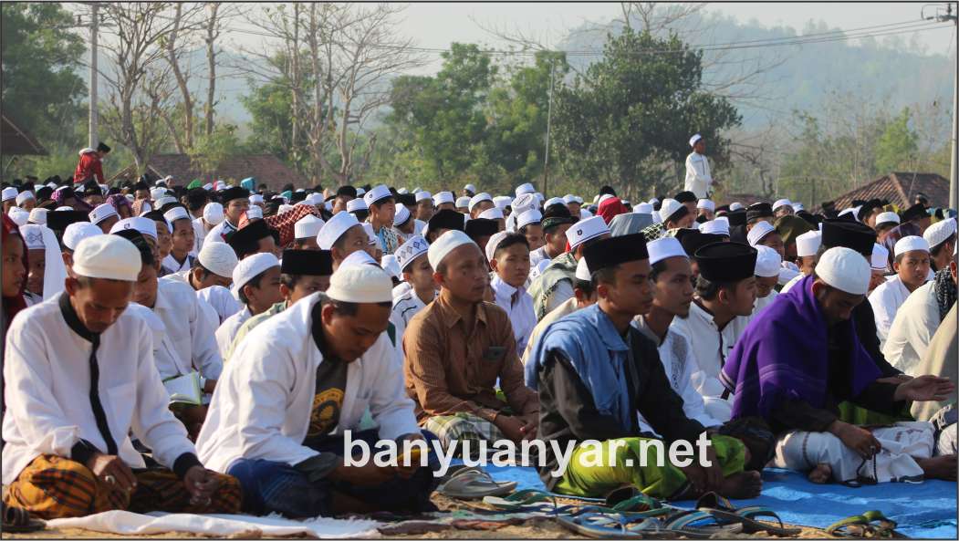 Salat Istisqo: Lapangan Karamat Dipadati Ribuan Santri