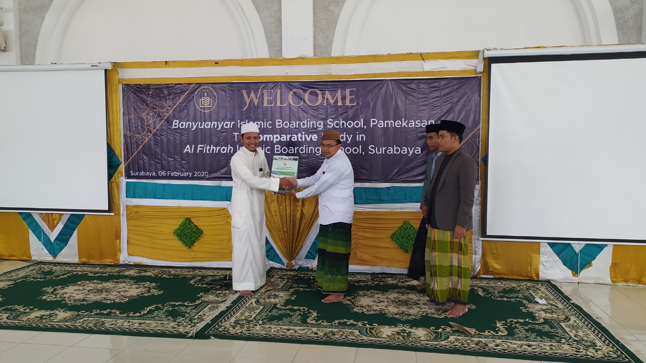 LPBA Bahasa Inggris Banyuanyar Kunjungi PP. As Salafi Al Fitrah Surabaya.